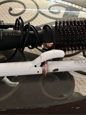 T3 White and Rose Gold Hair Straightener/Styling Iron